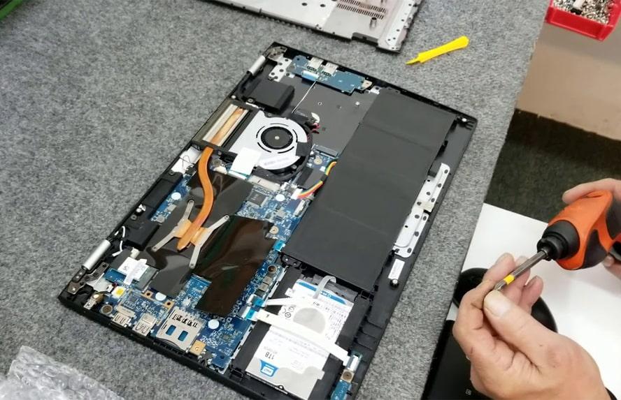 باتری یا باطری؛ کدام املا در صنعت کامپیوتر و لپ‌تاپ صحیح است؟