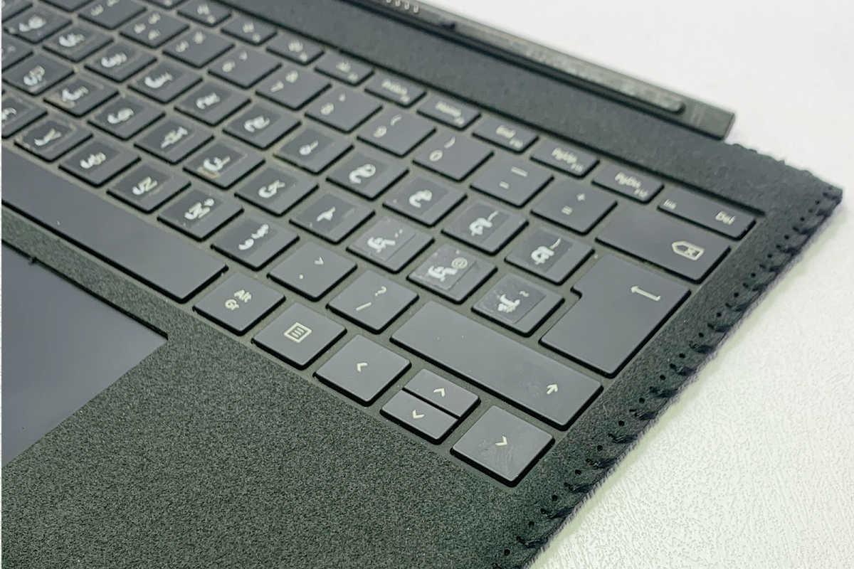 کاور جیر نوک مدادی و پشت چرم مشکی کیبورد Microsoft Surface Pro – ترمیم تخصصی